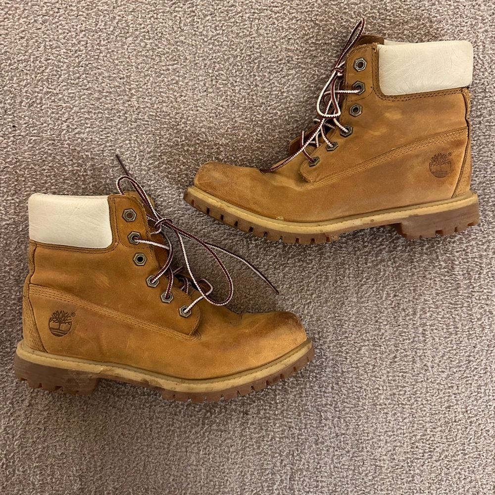 Timberland Women’s Premium Boots with Cream Leather Collar Size 7